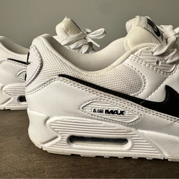 Nike Women’s Air Max 90 - Picture 6 of 7